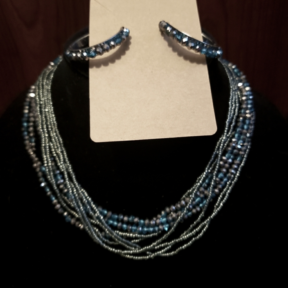 EUC  multi strand jewelry set